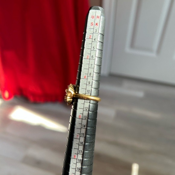 4/$100 AVON Elegant Gold Ring with Gemstone size 5 🥰 - Picture 7 of 8